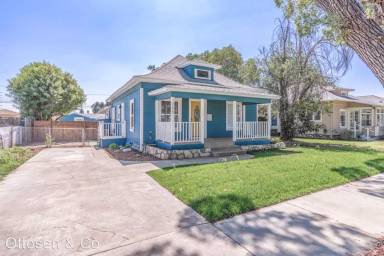 Main picture of 1868 3rd St