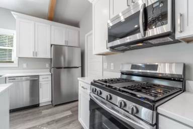 Main picture of 2301 Berg St