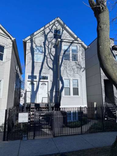 Main picture of 1819 N Washtenaw Ave