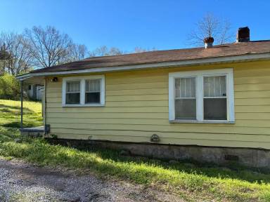Main picture of 221 Eastern Valley Rd
