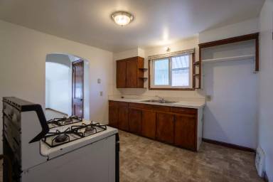 Main picture of 3011 N Holton St