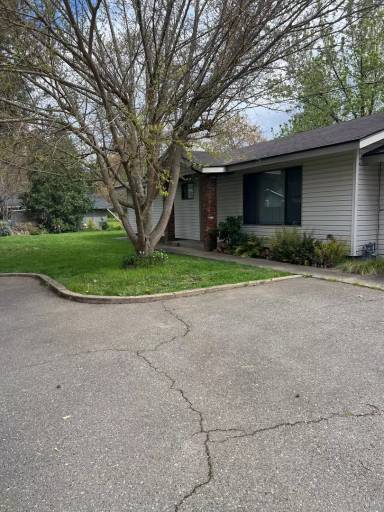 Main picture of 1438 SE Rogue Dr