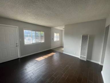 Main picture of 977 W 46th St