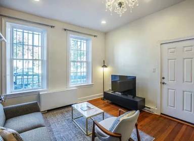 Main picture of 333 C St SE