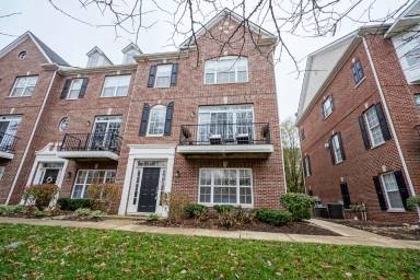 Main picture of 74 11th St NW
