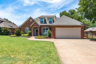 Main picture of 817 Colony Dr