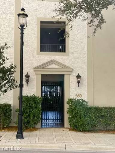 Main picture of 560 S Sapodilla Ave