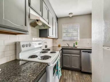 Main picture of 7500 Chapin Rd