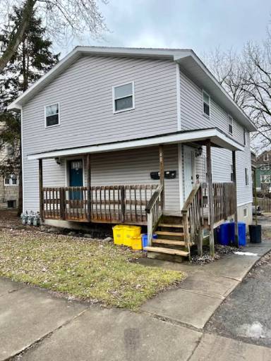 Main picture of 48 Roberts St