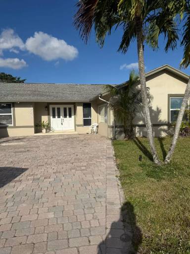 Main picture of 19309 Carolina Cir