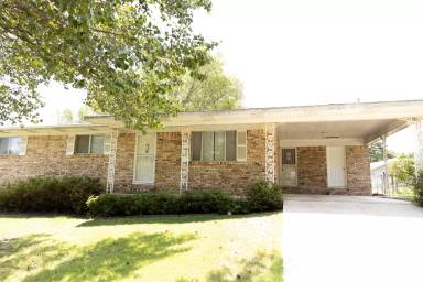Main picture of 106 Idlewood St