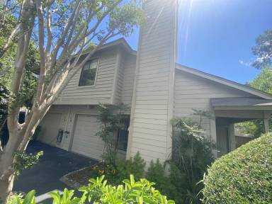 Main picture of 20 Maplecrest Dr