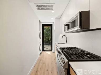 Main picture of 141 N St