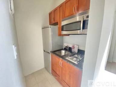 Main picture of 226 W 71st St