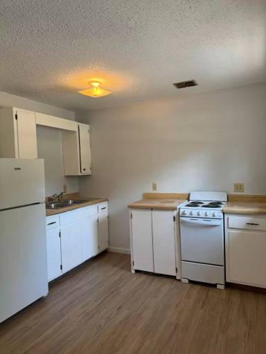 Main picture of 2600 S Beech St