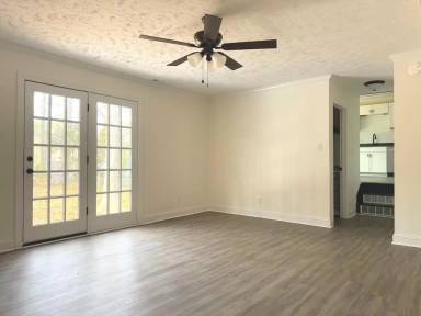 Main picture of 1743 Daisy Ln