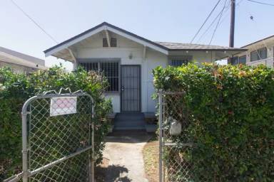 Main picture of 1821 Young St