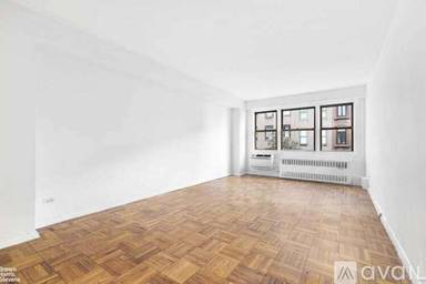 Main picture of 150 East 37th St