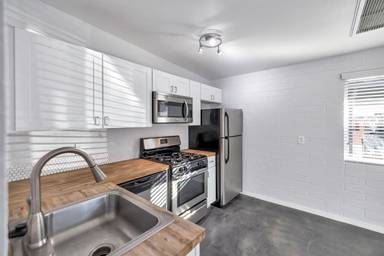 Main picture of 807 W 3rd St