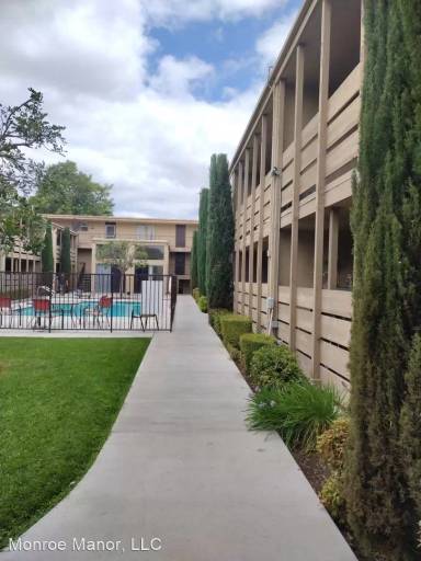 Main picture of 8715 Magnolia Ave