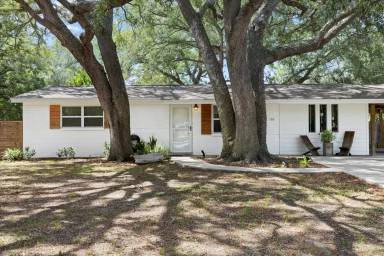 Main picture of 103 Persimmon St