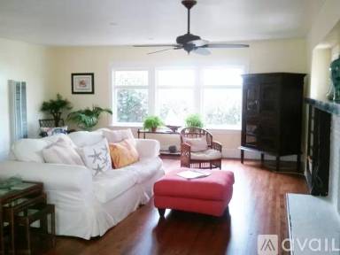 Main picture of 214 Avenue C