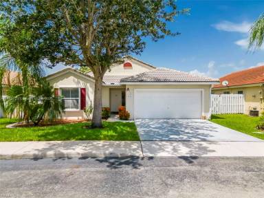 Main picture of 16561 NW 5th St
