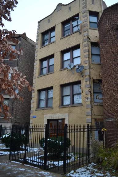 Main picture of 2948 W Nelson St