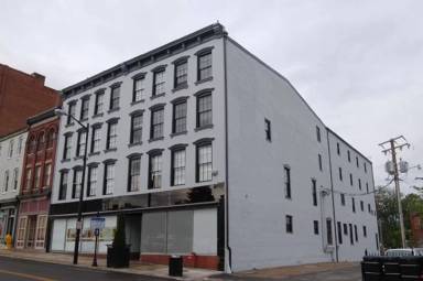 Main picture of 230 N Sycamore St