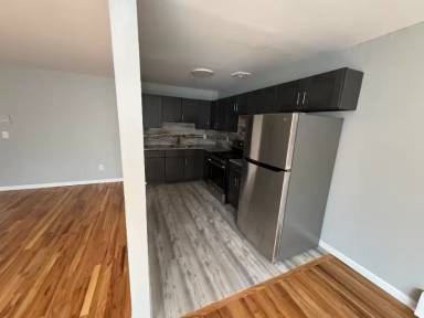 Main picture of 1102 W Saint Georges Ave