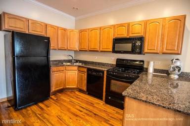Main picture of 905 W Belmont Ave