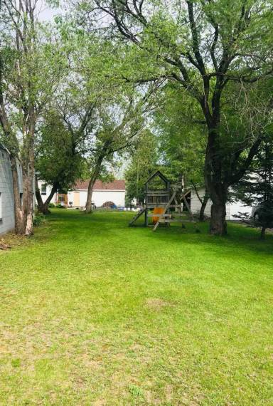 Main picture of 916 Park Ave