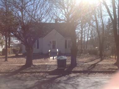Main picture of 903 W 12th St