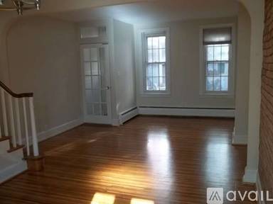 Main picture of 2410 Perot St