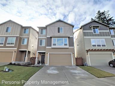 Main picture of 3227 NE 74th St