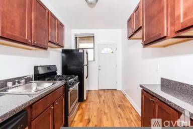 Main picture of 813 W Waveland Ave