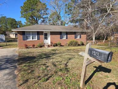 Main picture of 1813 Village Ct