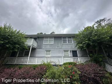 Main picture of 215 Charleston Ave