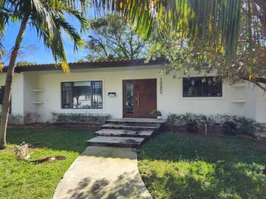 Main picture of 1080 NE 86th St