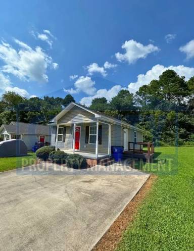 Main picture of 521 Linda Dr SE