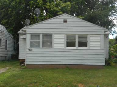 Main picture of 1845 N Maple Ave