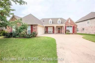Main picture of 3224 N Oak Ave