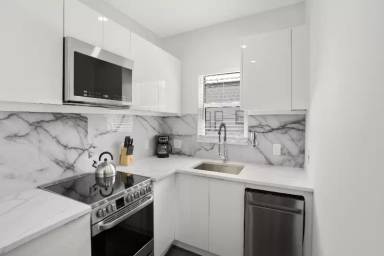 Main picture of 927 S Howard Ave
