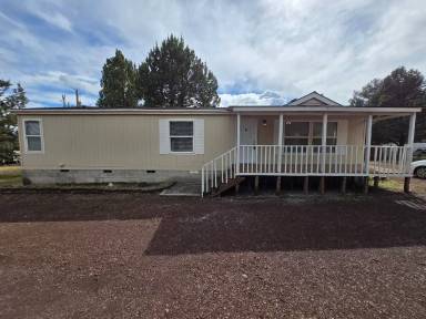 Main picture of 8115 SW Crater Loop Rd