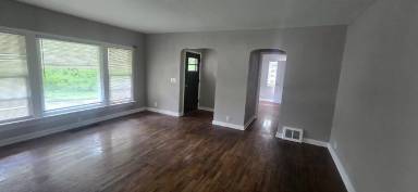 Main picture of 2951 E Huron St