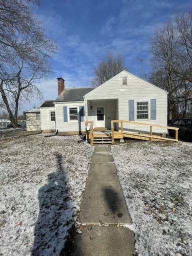 Main picture of 2002 E 5th St