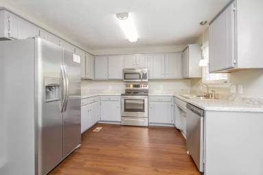 Main picture of 3276 Clapham Rd