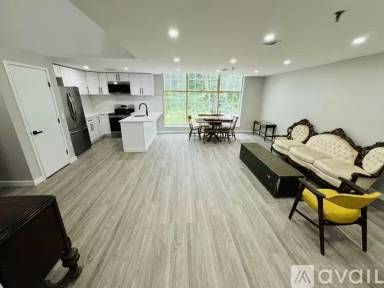 Main picture of 201 Park Ave