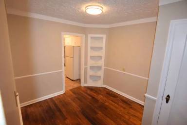 Main picture of 137 S Quentin Rd