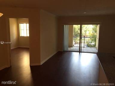 Main picture of 2427 Centergate Dr